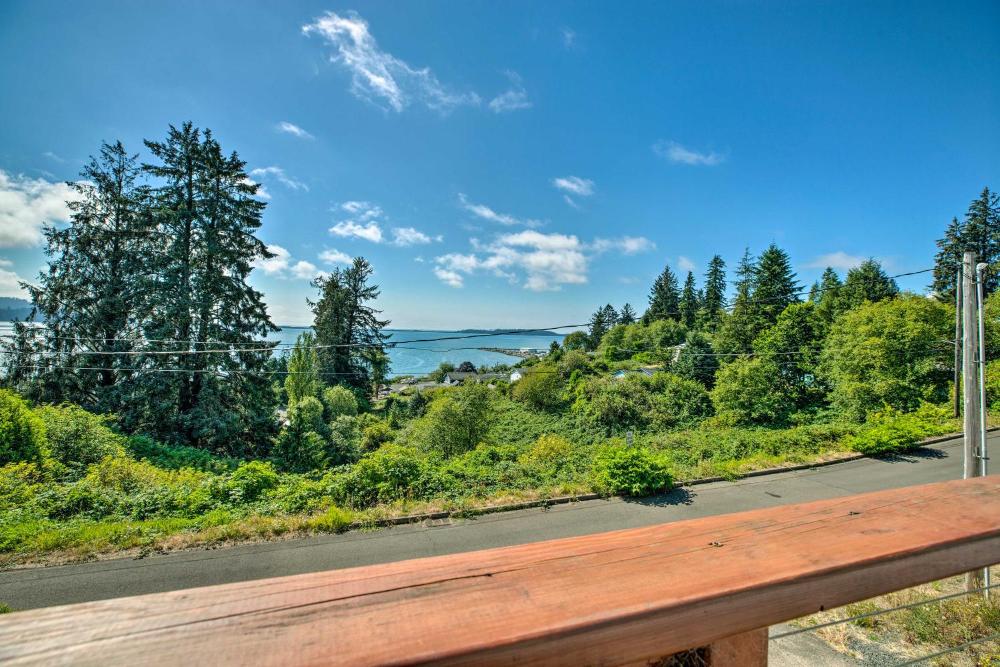 Bay City Home with Gorgeous Bay Views From Deck